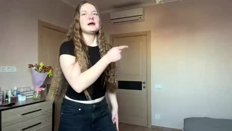 Snapshot of dejameneal chatting on 03.17.26 Mila online show from 03.17.26