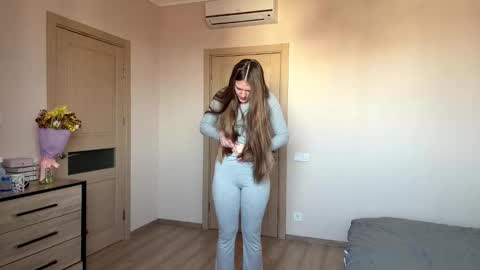 Snapshot of dejameneal chatting on 03.20.26 Mila online show from 03.20.26