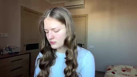 Snapshot of dejameneal chatting on 03.22.26 Mila online show from 03.22.26