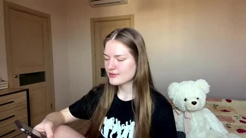 Snapshot of dejameneal chatting on 03.27.26 Mila online show from 03.27.26