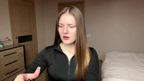 Snapshot of dejameneal chatting on 04.03.26 Mila online show from 04.03.26