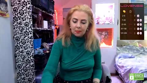 Snapshot of delicecat chatting on 09.19.25 Delicacat online show from 09.19.25