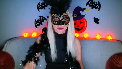 Snapshot of deliciaalove chatting on 10.31.25 deliciaalove online show from 10.31.25