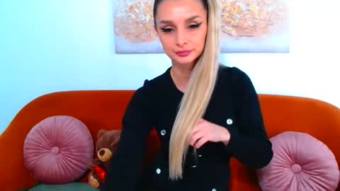 Snapshot of deliciaalove chatting on 11.03.25 deliciaalove online show from 11.03.25