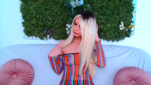 Snapshot of deliciaalove chatting on 11.28.25 deliciaalove online show from 11.28.25