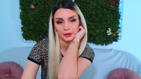 Snapshot of deliciaalove chatting on 12.02.25 deliciaalove online show from 12.02.25