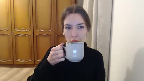 Snapshot of delightaurora chatting on 11.24.25 Aurora online show from 11.24.25