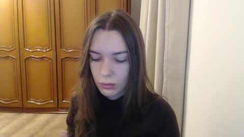 Snapshot of delightaurora chatting on 11.26.25 Aurora online show from 11.26.25