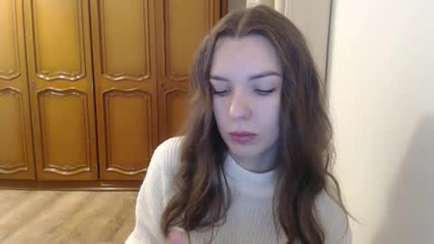 Snapshot of delightaurora chatting on 12.17.25 Aurora online show from 12.17.25