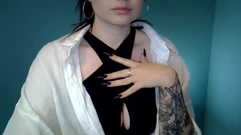 dellacrush_ online show from 02.20.25