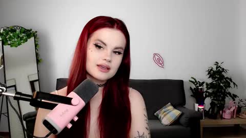 dellacrush_ online show from 09.09.25