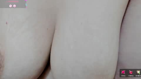 Snapshot of dellicioussepussy chatting on 03.11.25 Mire online show from 03.11.25