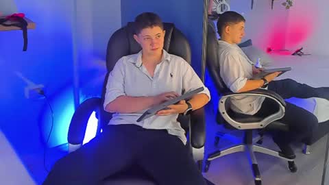 Snapshot of deluca_vega chatting on 06.19.26 Deluca Vega online show from 06.19.26