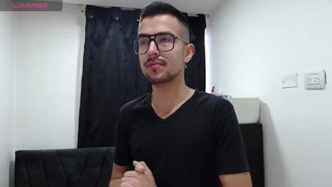 Snapshot of demian_val_4 chatting on 02.19.26 demian_val_4 online show from 02.19.26