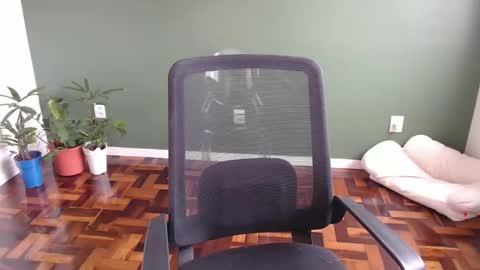 Snapshot of demmetria chatting on 10.01.25 demmetria online show from 10.01.25