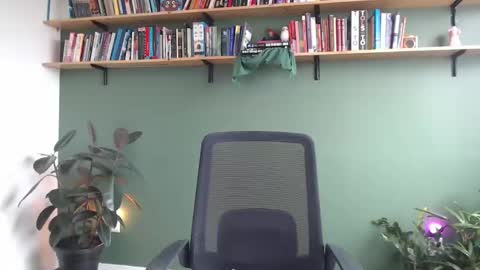 Snapshot of demmetria chatting on 11.17.25 demmetria online show from 11.17.25