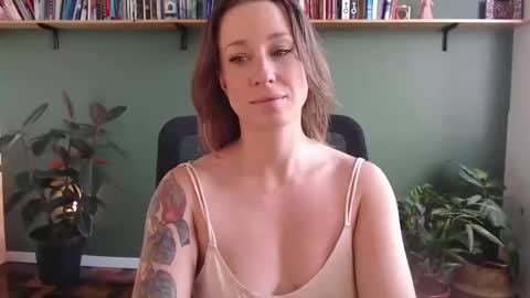 Snapshot of demmetria chatting on 11.24.25 demmetria online show from 11.24.25