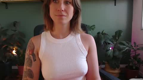 Snapshot of demmetria chatting on 12.19.25 demmetria online show from 12.19.25