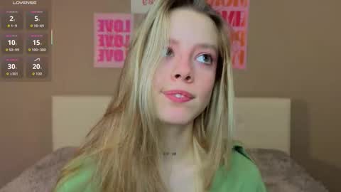 Snapshot of denaebeste chatting on 03.04.26 Emma online show from 03.04.26