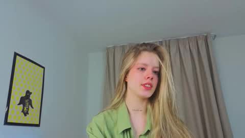 Snapshot of denaebeste chatting on 03.19.26 Emma online show from 03.19.26