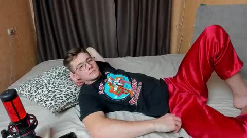 Snapshot of deni_boy99 chatting on 09.16.25 Deni online show from 09.16.25