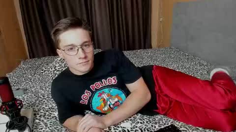 Snapshot of deni_boy99 chatting on 10.25.25 Deni online show from 10.25.25