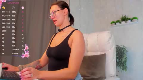 Elina online show from 10.05.25