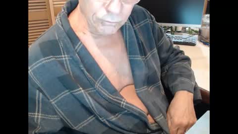 Snapshot of denn_jett chatting on 12.23.25 Den Jet online show from 12.23.25