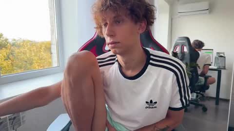 Snapshot of denobluora chatting on 09.19.25 Jasper   online show from 09.19.25