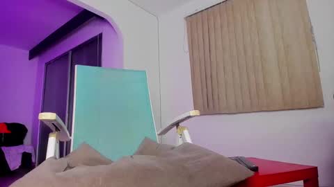 Snapshot of dereckhardd chatting on 03.08.25 dereckhardd online show from 03.08.25