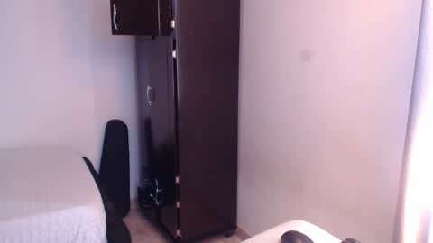 Snapshot of derek_group chatting on 01.04.25 Derek online show from 01.04.25