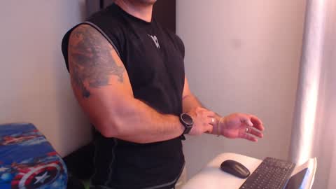 Snapshot of derek_group chatting on 01.08.25 Derek online show from 01.08.25