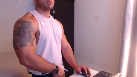 Snapshot of derek_group chatting on 01.10.25 Derek online show from 01.10.25