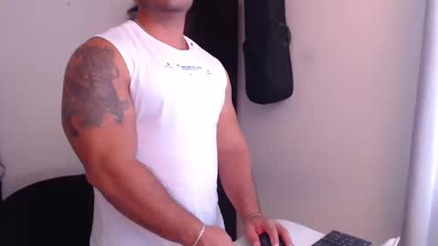 Snapshot of derek_group chatting on 09.11.25 Derek online show from 09.11.25