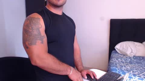 Snapshot of derek_group chatting on 10.07.25 Derek online show from 10.07.25