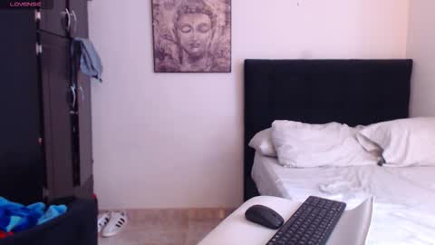 Snapshot of derek_group chatting on 11.25.25 Derek online show from 11.25.25