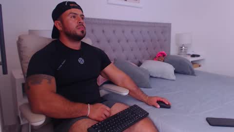 Snapshot of derek_group chatting on 01.14.26 Derek online show from 01.14.26