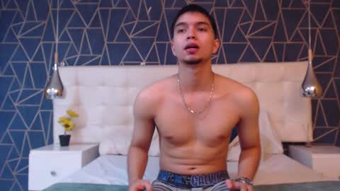 Snapshot of derek_rox chatting on 02.18.26 Derek online show from 02.18.26