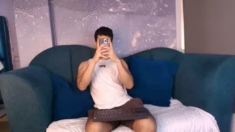 Snapshot of derek_voss chatting on 06.19.26 derek_voss online show from 06.19.26
