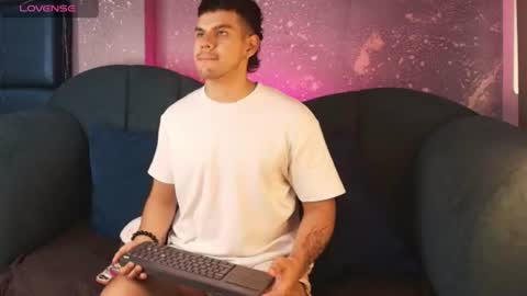 Snapshot of derek_voss chatting on 07.17.26 derek_voss online show from 07.17.26
