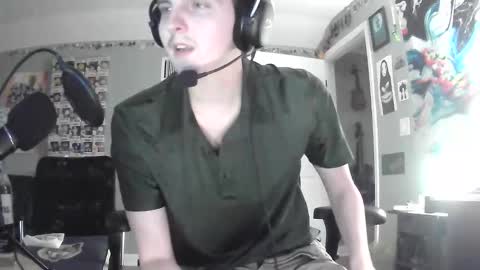 Snapshot of derekdings chatting on 12.26.24 derekdings online show from 12.26.24