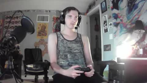 Snapshot of derekdings chatting on 12.26.24 derekdings online show from 12.26.24