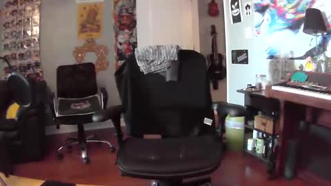 Snapshot of derekdings chatting on 02.21.25 derekdings online show from 02.21.25