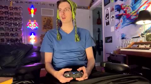 Snapshot of derekdings chatting on 12.17.25 derekdings online show from 12.17.25