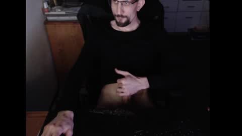 Snapshot of dermattes chatting on 03.08.25 dermattes online show from 03.08.25