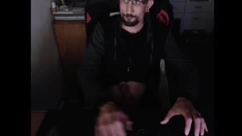 Snapshot of dermattes chatting on 10.04.25 dermattes online show from 10.04.25