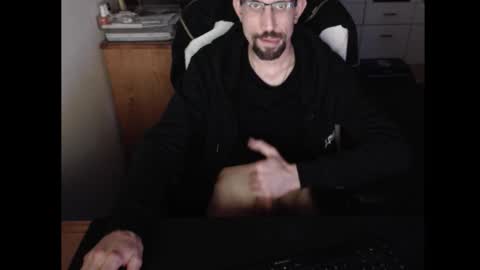 Snapshot of dermattes chatting on 12.20.25 dermattes online show from 12.20.25