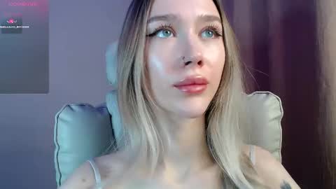 Snapshot of des_ch chatting on 03.06.26 Ari online show from 03.06.26