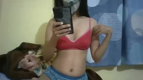 Snapshot of desihotgirl2024 chatting on 02.04.25 Nidhilove online show from 02.04.25