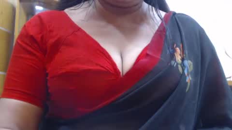 Snapshot of desimaisa130 chatting on 06.14.26 Maisa online show from 06.14.26